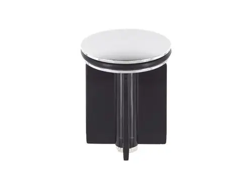 Schwarzer Plunger mit silberner Oberfläche, hergestellt von Ideal Standard, für Sanitäranwendungen vorgesehen.